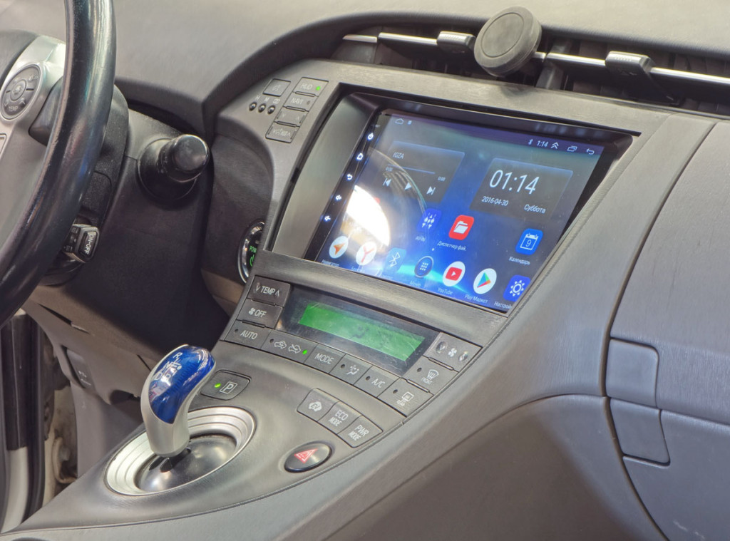 Рамка для UMS  TOYOTA Prius-3  2010-2011 (левый пуль), 9"
