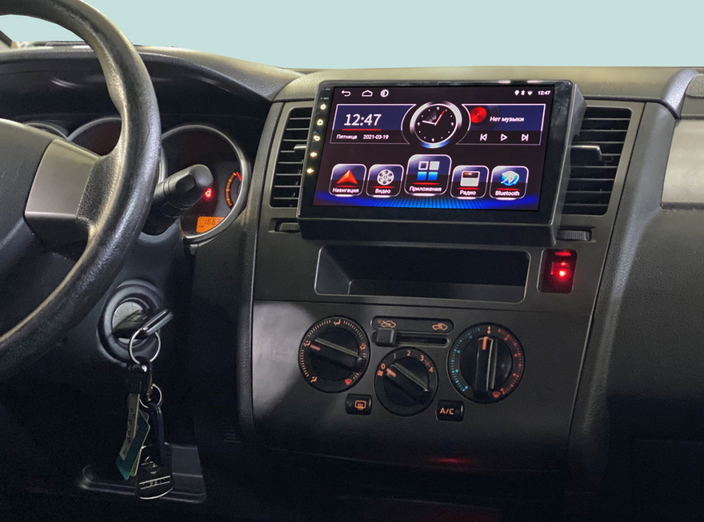Рамка для UMS  NISSAN Tiida 2004-2011 (правый руль), 9"
